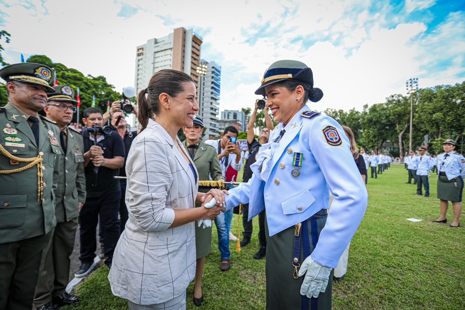 Em cerimônia de formação de 193 novos oficiais da Polícia Militar,  governadora Raquel Lyra ressalta trabalho para reforçar a segurança pública  de Pernambuco